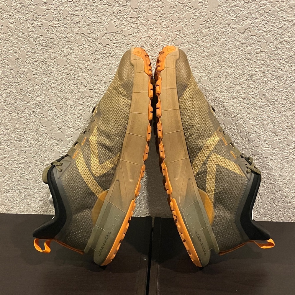 KEEN Men's Green and Tan Athletic Shoes - Picture 5 of 8